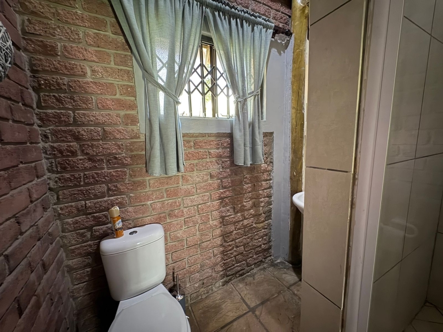 5 Bedroom Property for Sale in Safari Gardens North West